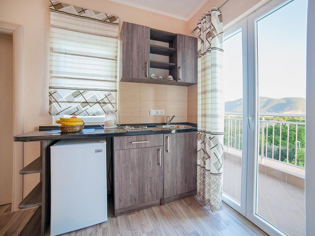 Pansion Nobel Hotell Petrovac Rum bild