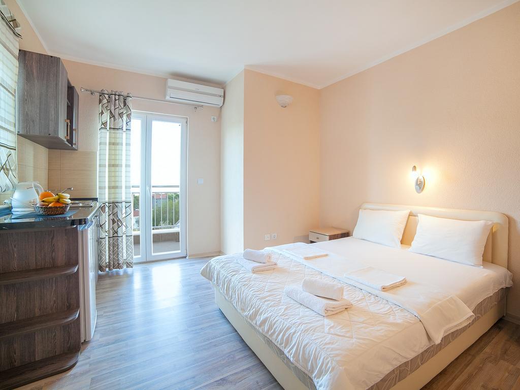 Pansion Nobel Hotell Petrovac Rum bild