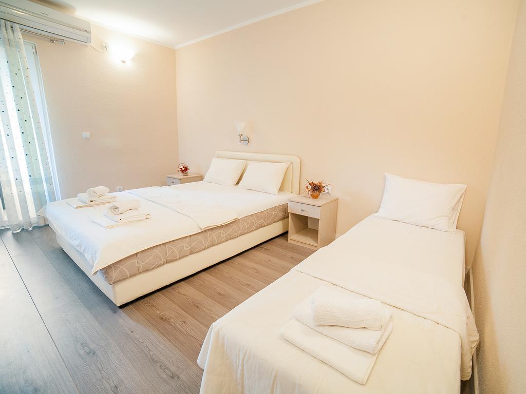 Pansion Nobel Hotell Petrovac Rum bild