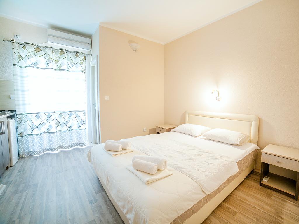 Pansion Nobel Hotell Petrovac Rum bild