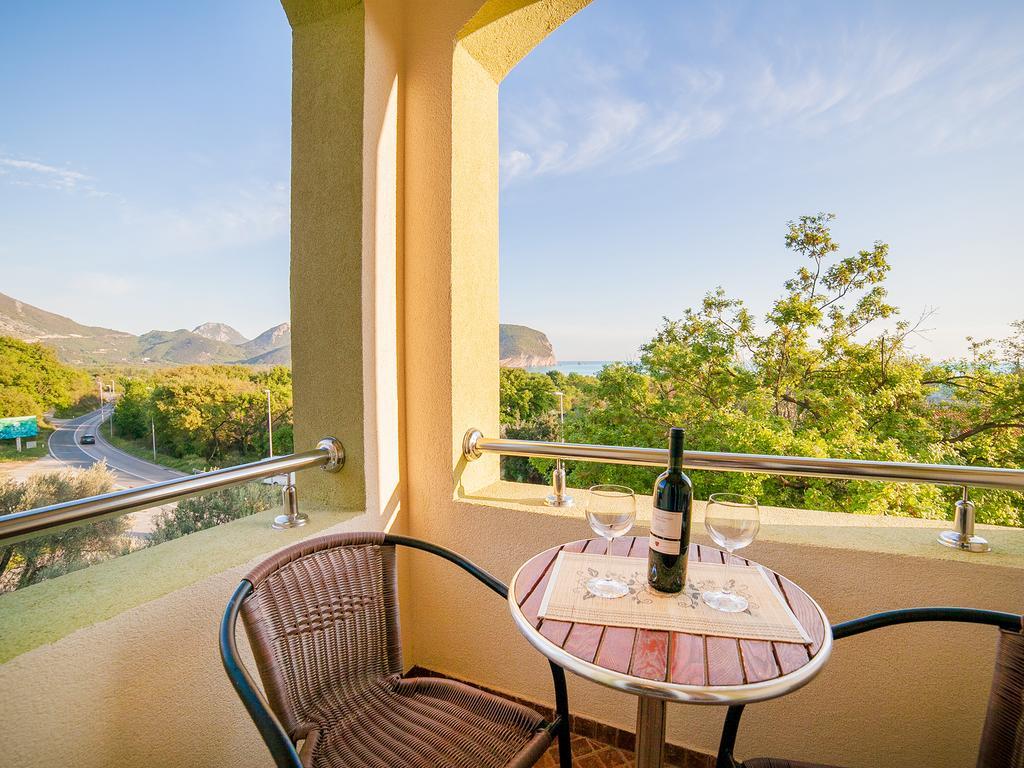 Pansion Nobel Hotell Petrovac Rum bild