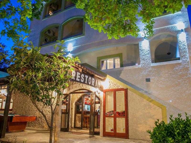 Pansion Nobel Hotell Petrovac Exteriör bild