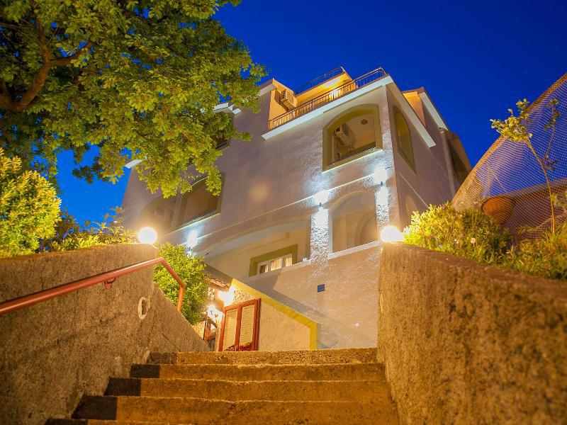Pansion Nobel Hotell Petrovac Exteriör bild