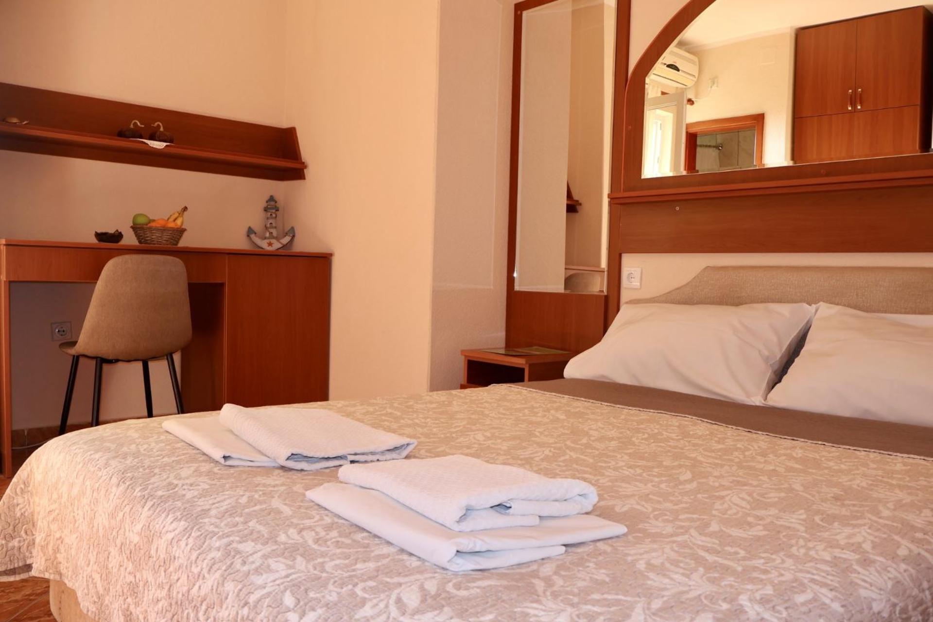 Pansion Nobel Hotell Petrovac Exteriör bild