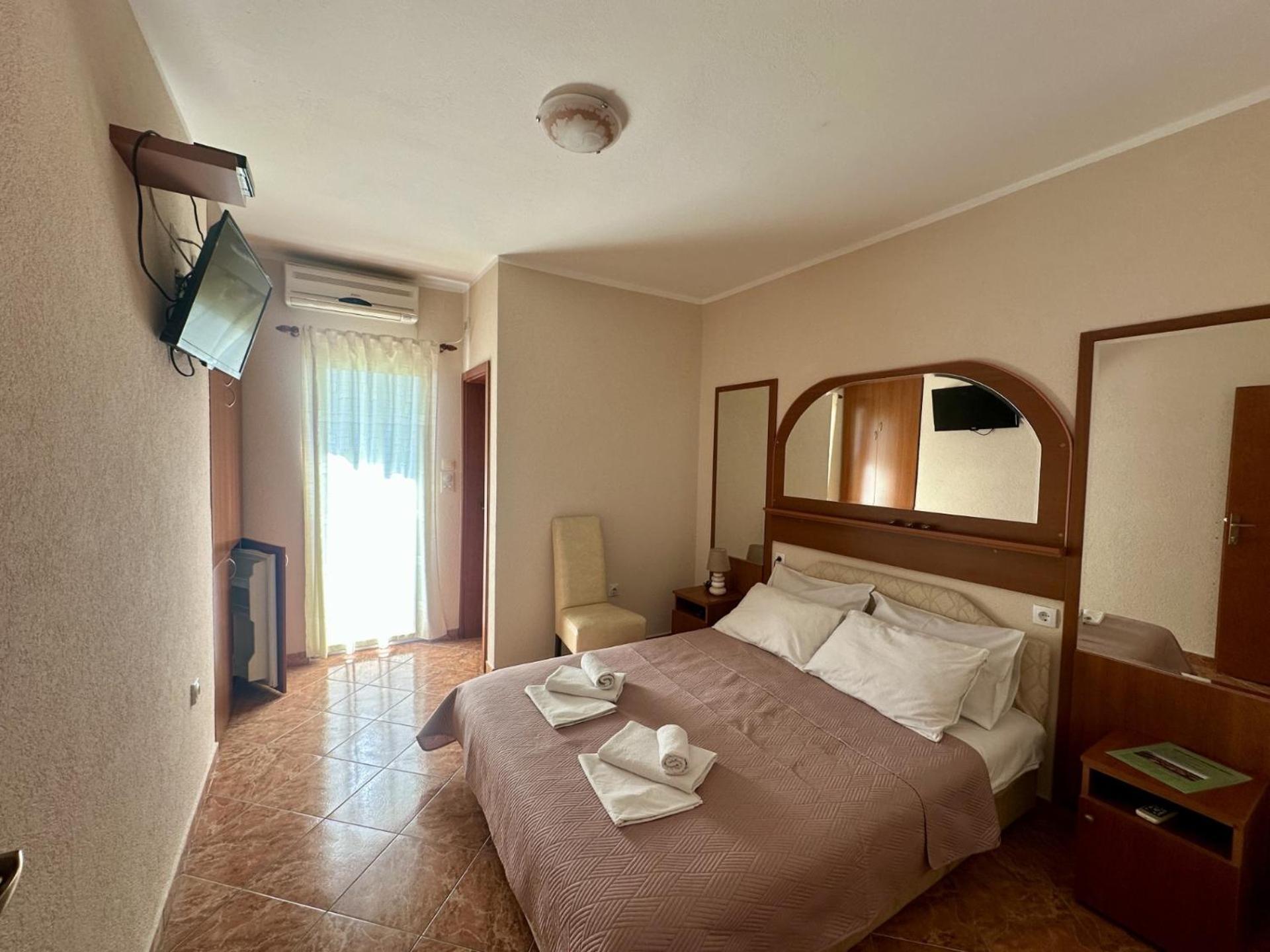 Pansion Nobel Hotell Petrovac Exteriör bild