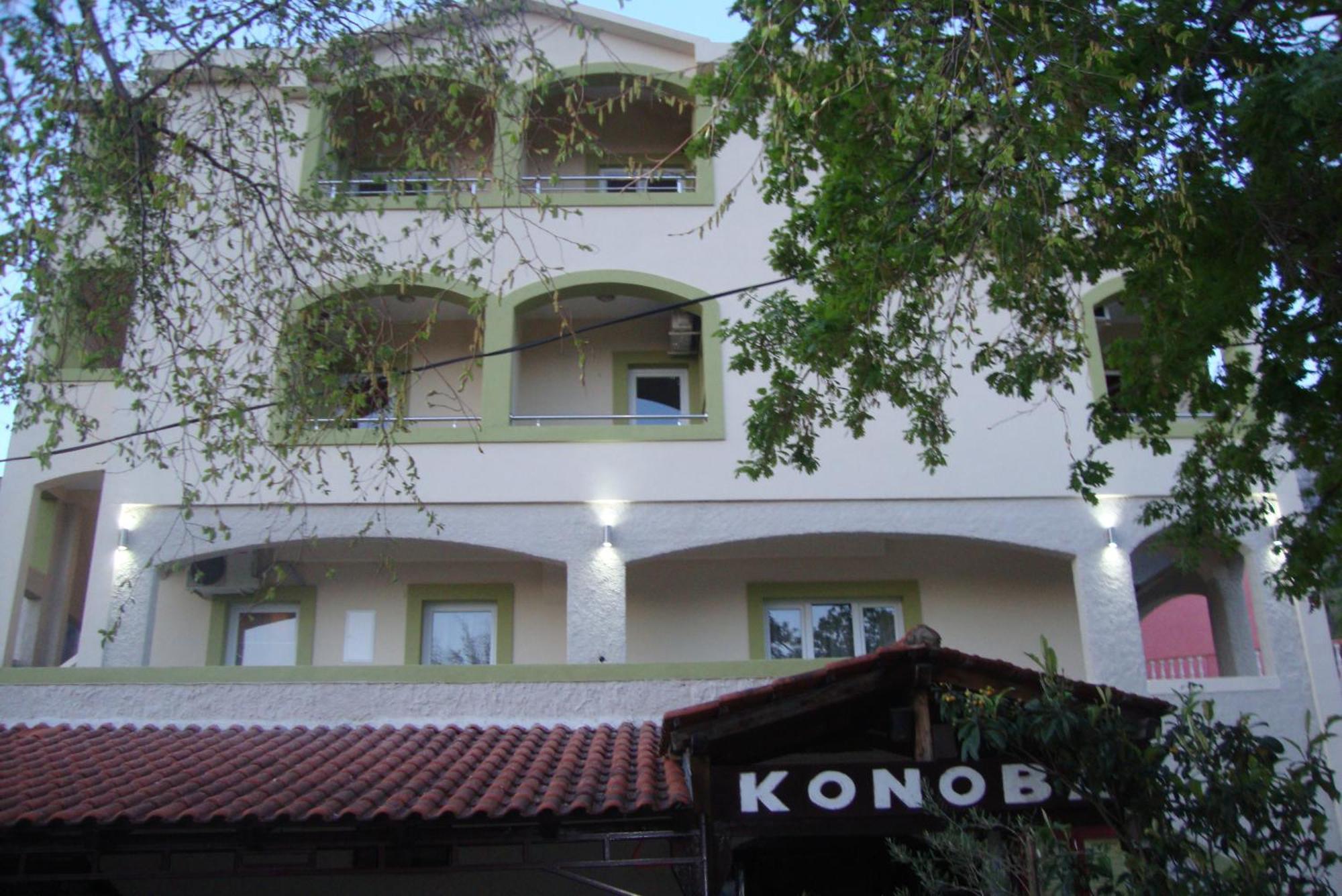 Pansion Nobel Hotell Petrovac Exteriör bild