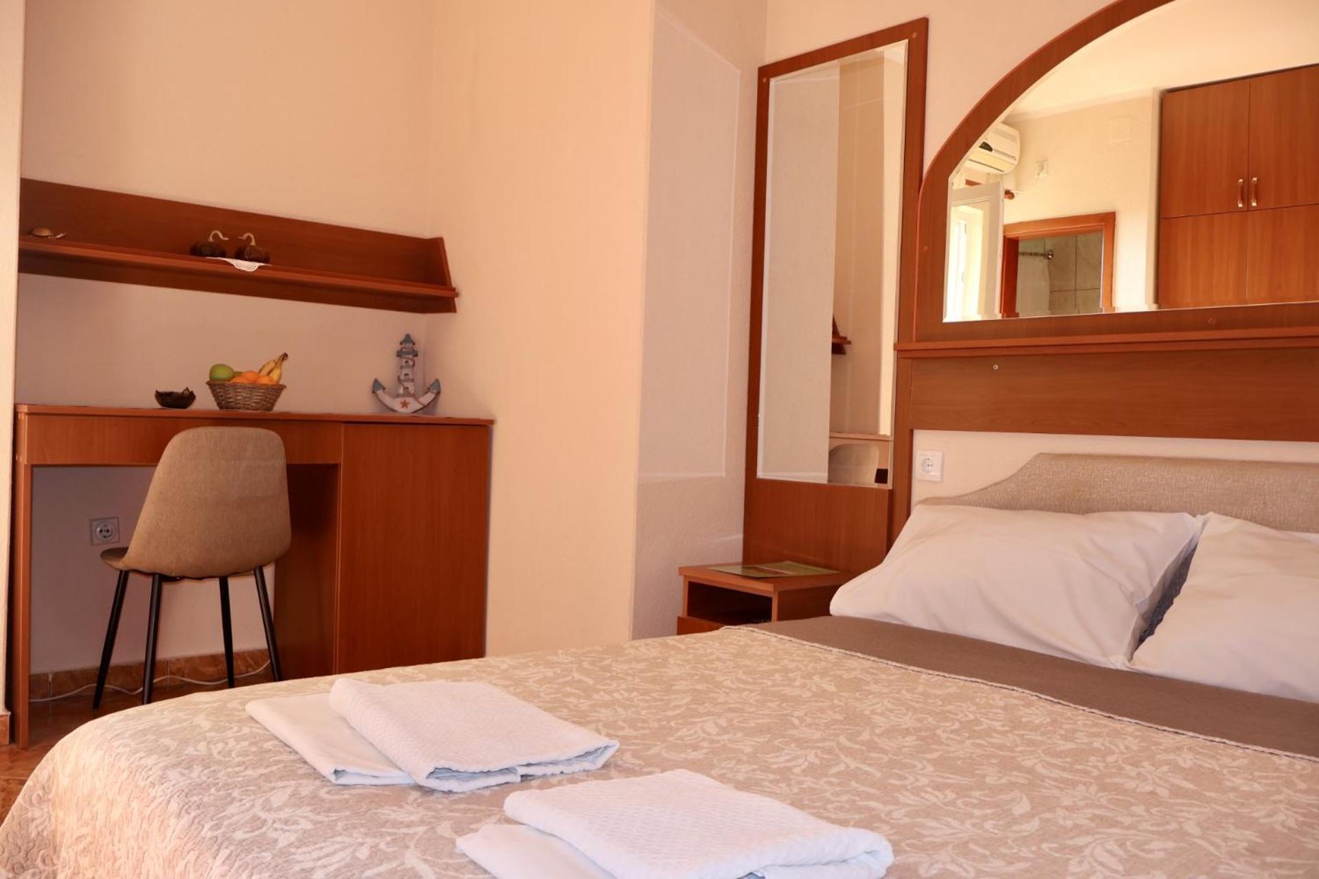 Pansion Nobel Hotell Petrovac Exteriör bild