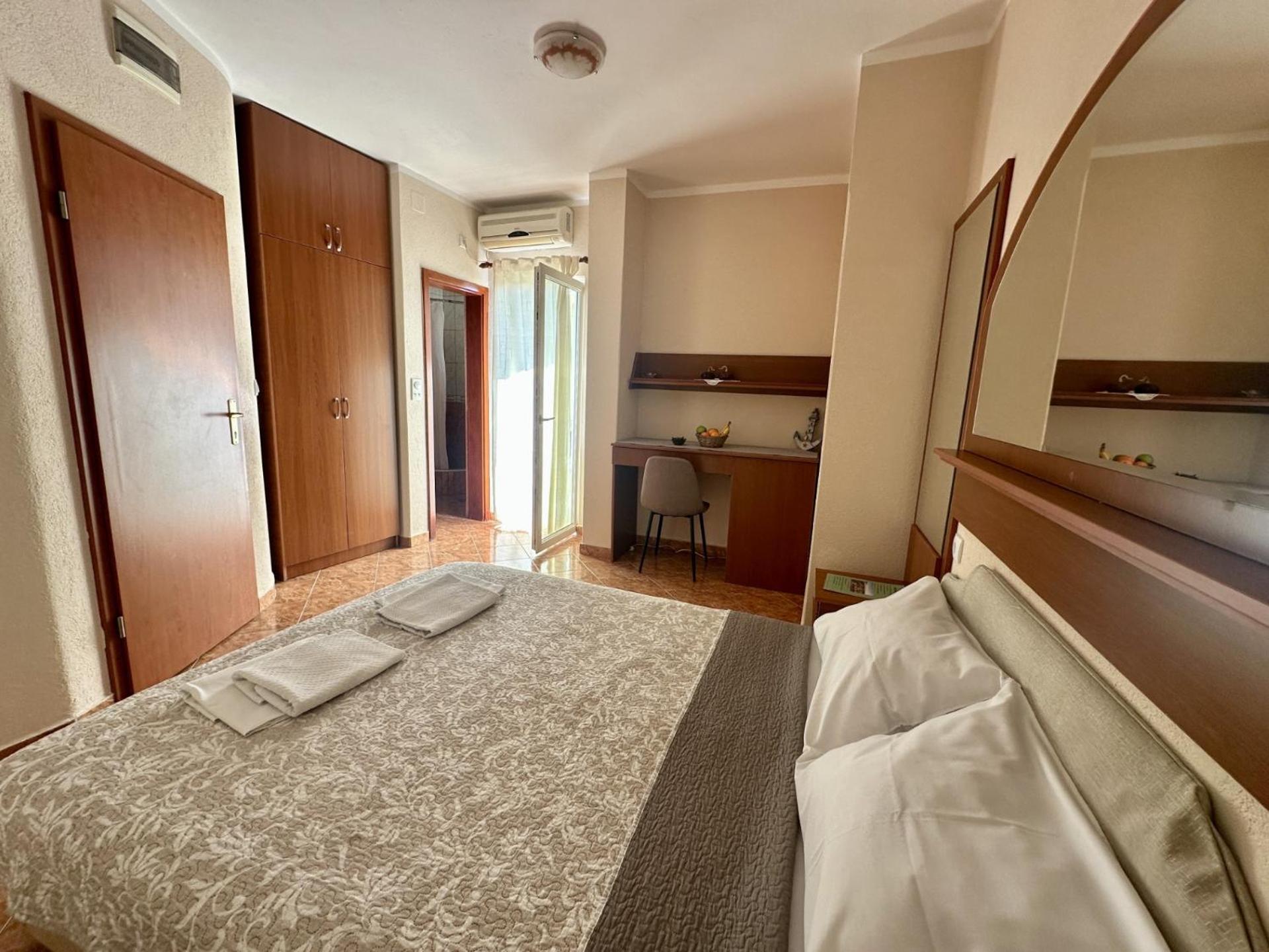 Pansion Nobel Hotell Petrovac Exteriör bild