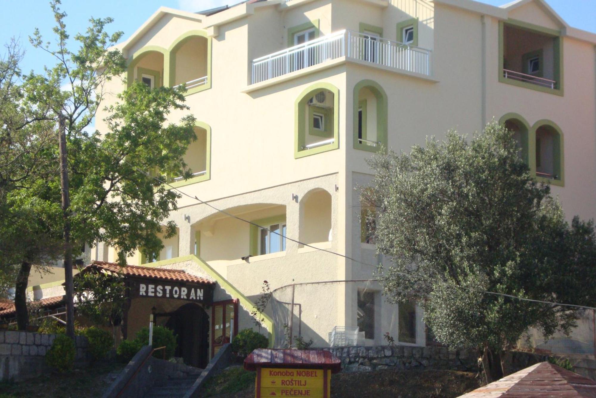 Pansion Nobel Hotell Petrovac Exteriör bild