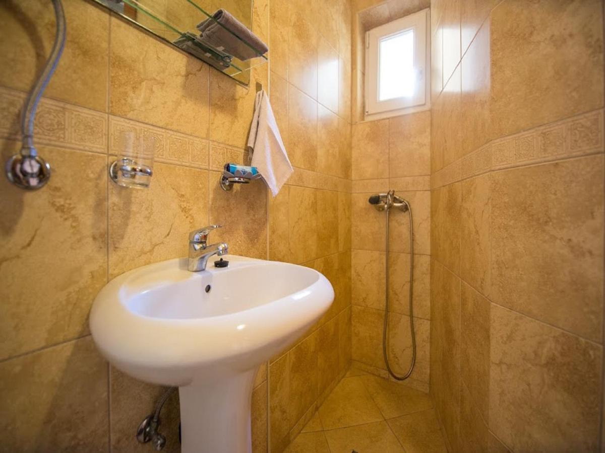 Pansion Nobel Hotell Petrovac Exteriör bild