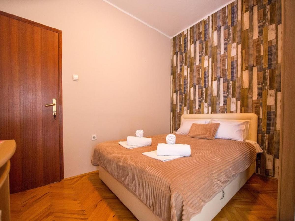 Pansion Nobel Hotell Petrovac Exteriör bild