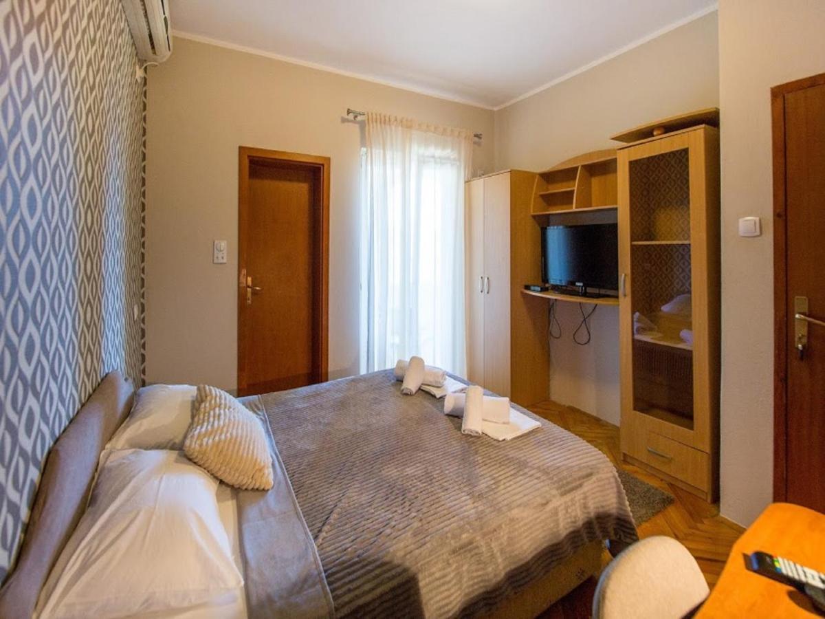 Pansion Nobel Hotell Petrovac Exteriör bild